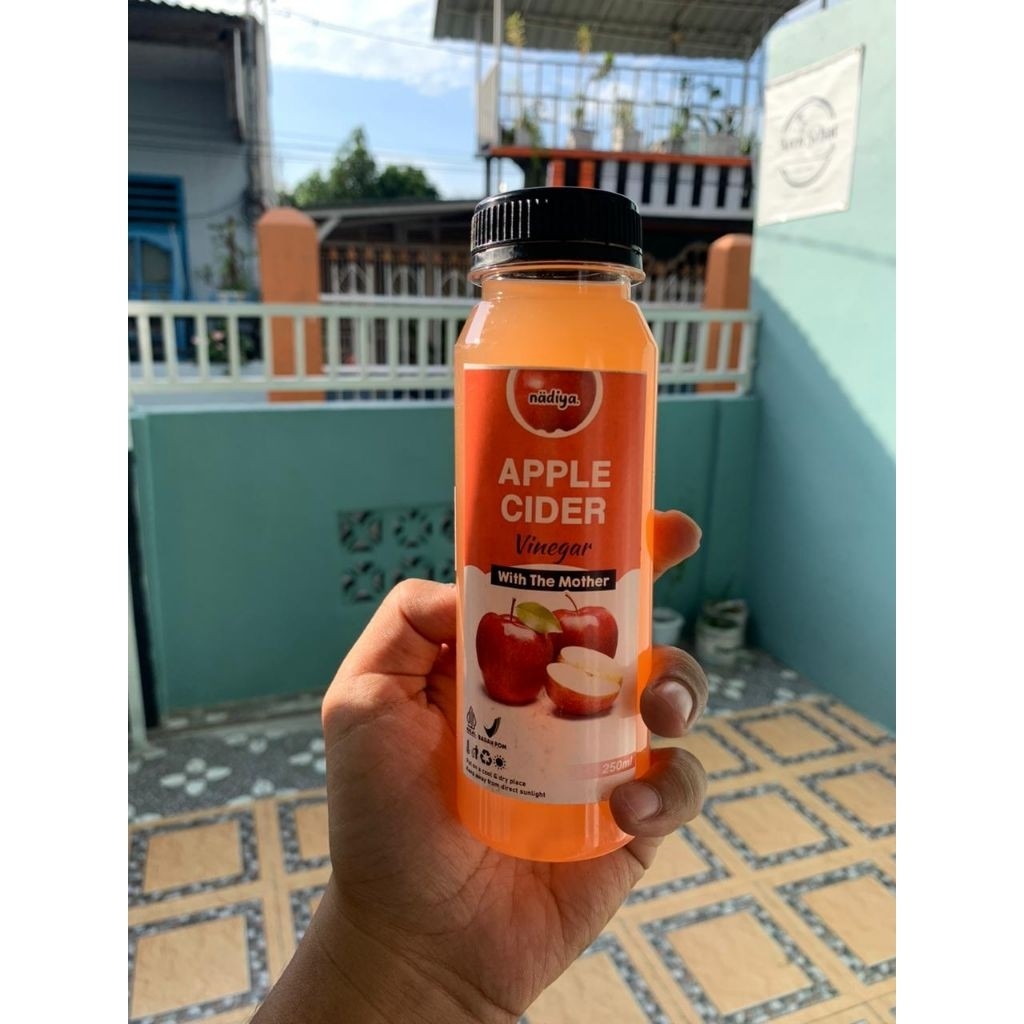 

Cuka Nanas Premium 100Mil Safiya