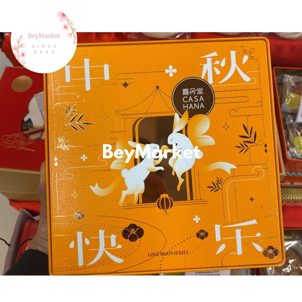 

Kue Bulan Casa Hana Blossom Moon Isi 4 ( 2 Pure Lotus With Yolk , 2 White Lotus With Yolk ) / Mooncake Casahana / Box