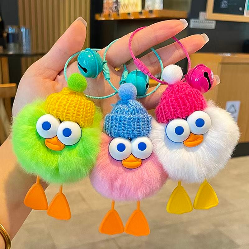 Gantungan Kunci Boneka Burung Bulu Lucu dengan Topi Warna-warni - Aksesoris Tas Unik