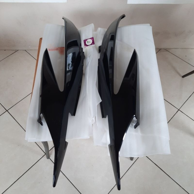Cover Body Belakang Samping Hitam Vario Karbu 110