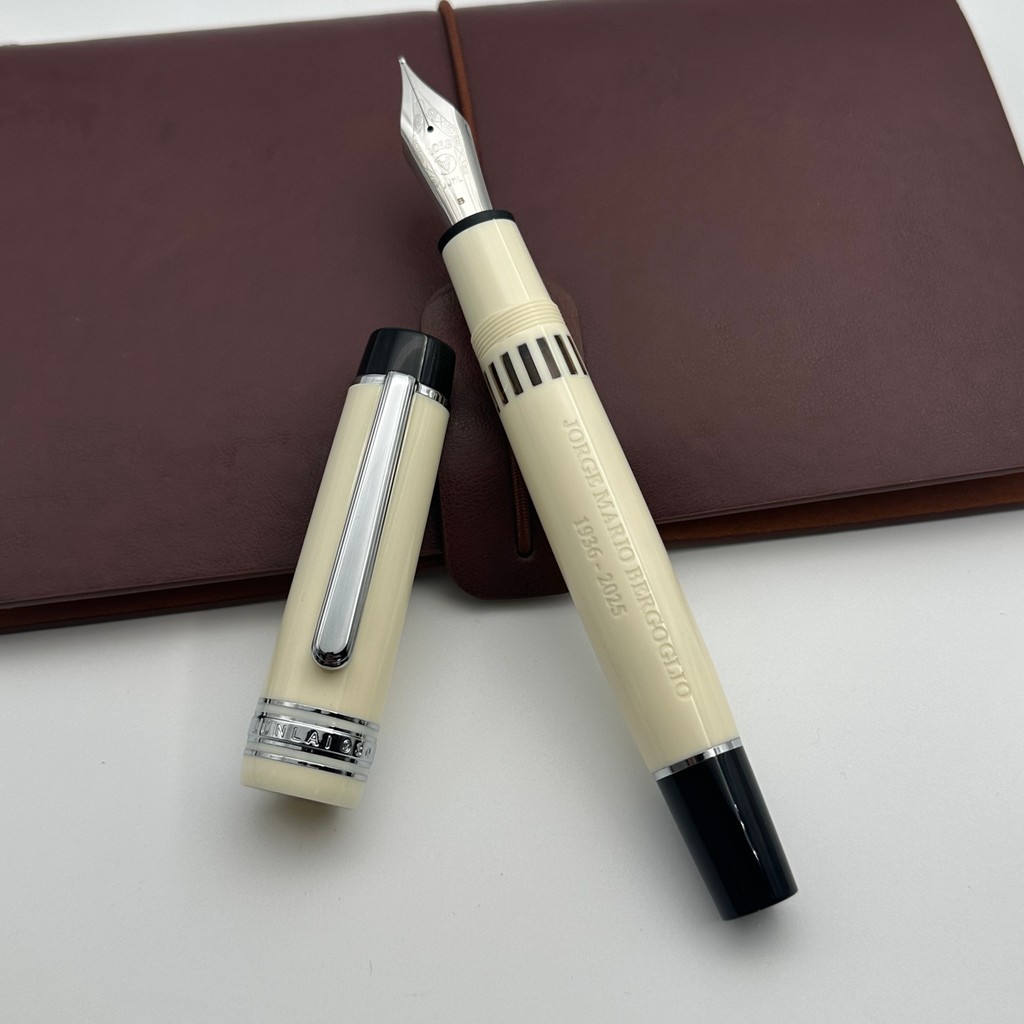 

WingSung 930 Engraved Limited Commemoration of Pope White Resin Piston Fountain Pen N0.9 F/M/B Nib Silver Clip Writing Gift Pen