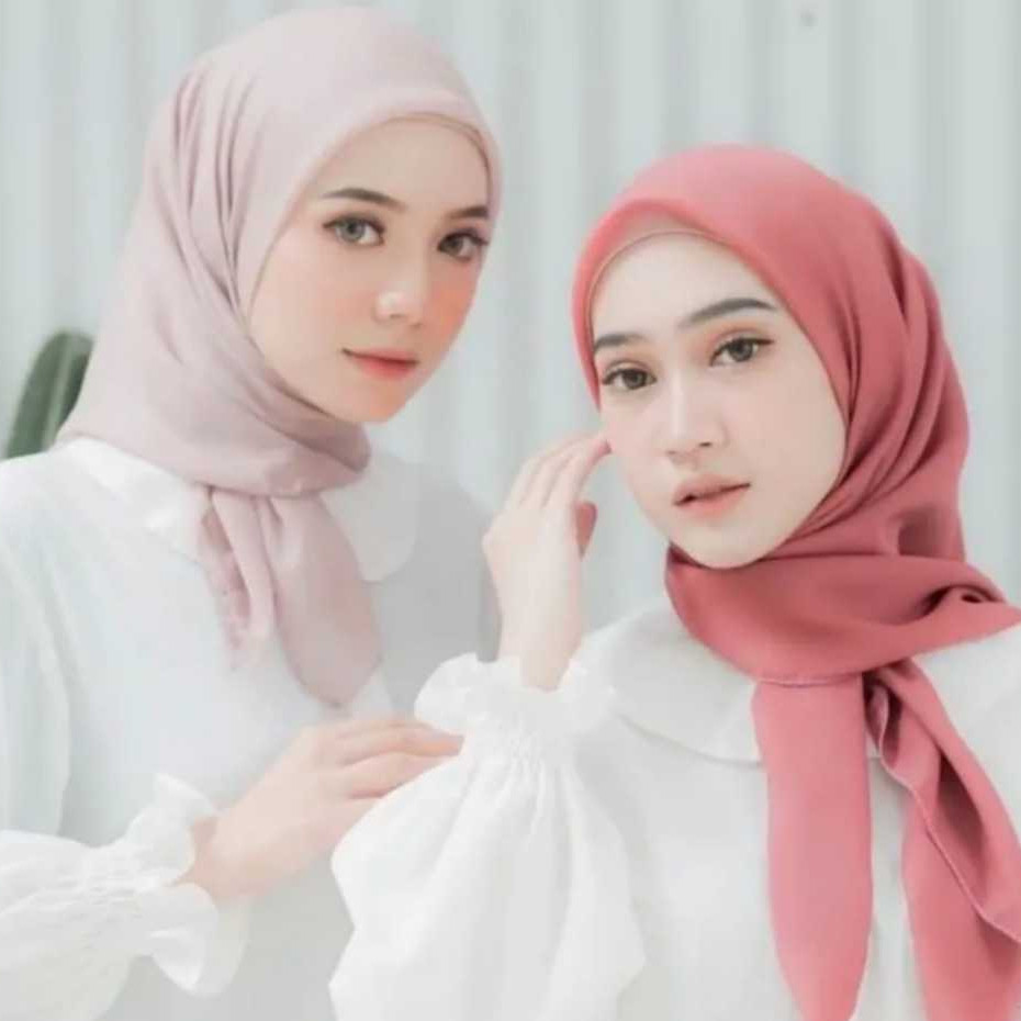 HC- Bella Square Premium Daily Hijab Bella Square / BELLA SQUARE JAHIT TEPI 110x110cm HIJAB SEGI EMP