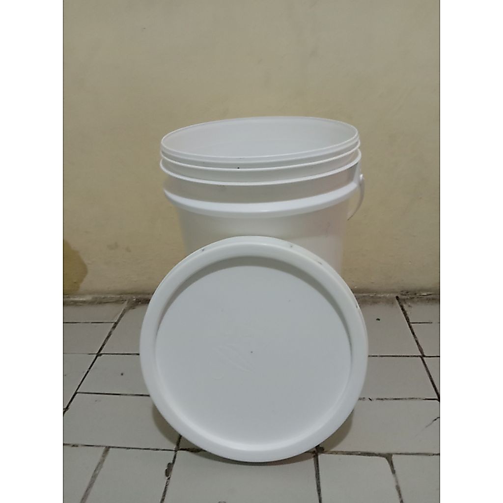 ember bekas cat uk25 bersih+tutup 1 paket 5 pic ember