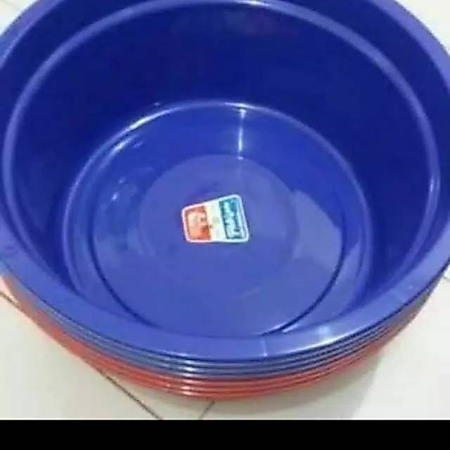 Bak Plastik Bulat Nomor 22 Diameter 50 cm Warna Biru Merah untuk Air dan Cucian