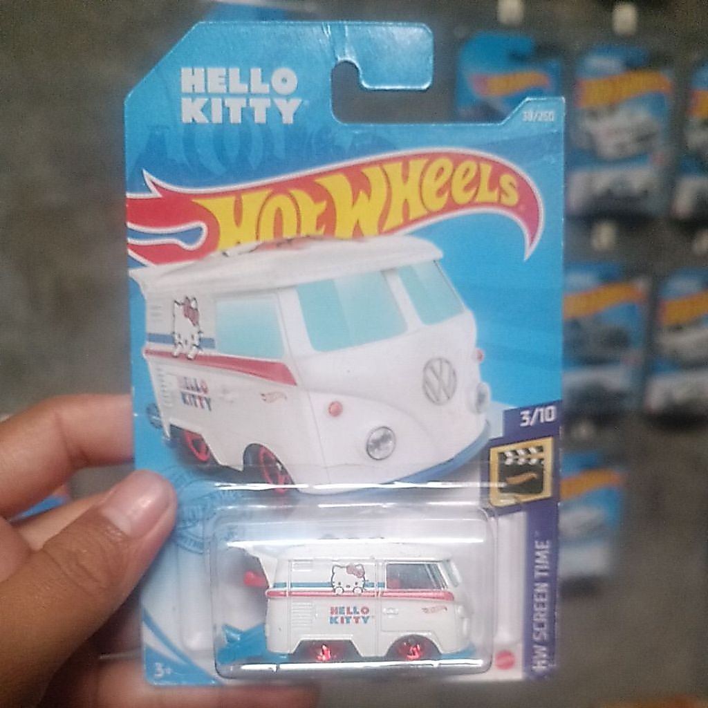 Hot wheels kool kombi hello kitty