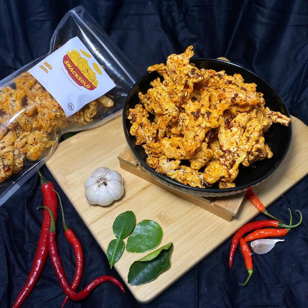 

Keripik Ceker Tanpa Tulang 500gr - Camilan Renyah Orignal , Pedas Daun Jeruk , Pedas Lekoh Chili Oil