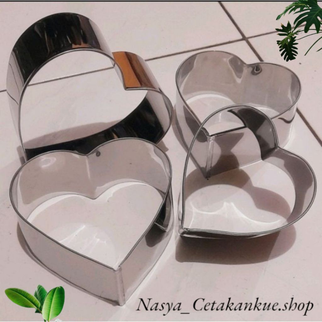 Ring Roti karakter motif hati / love ring cutter / Cetakan kue bentuk hati / loyang kue