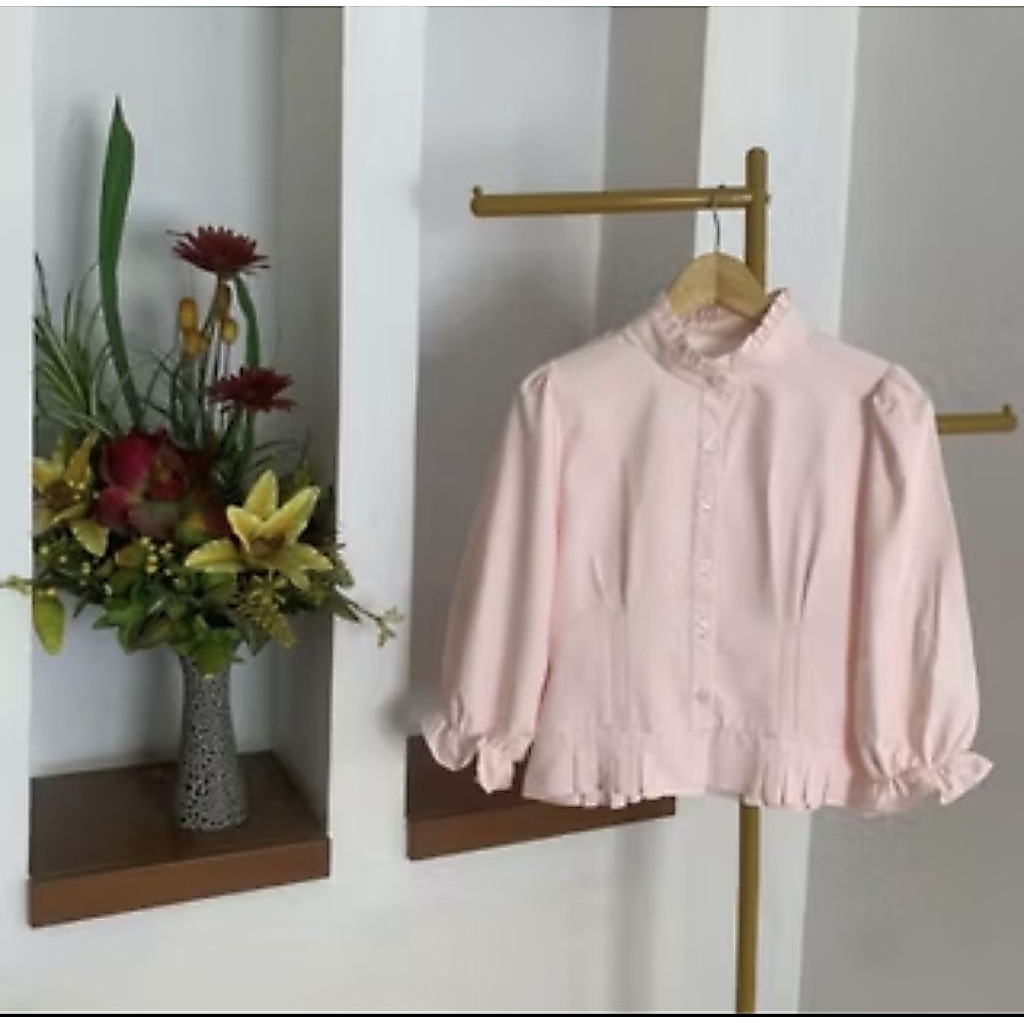 Atasan wanita dengan kerah rempel dan lengan balon - Atasan Blouse Korea
