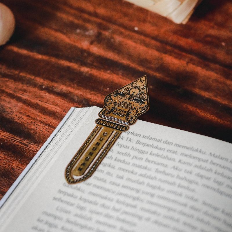 

_% RHL - READY Pembatas Buku Logam Kuningan Edisi Tokoh Wayang Oleh Oleh Khas Jogja Indonesia Rw2