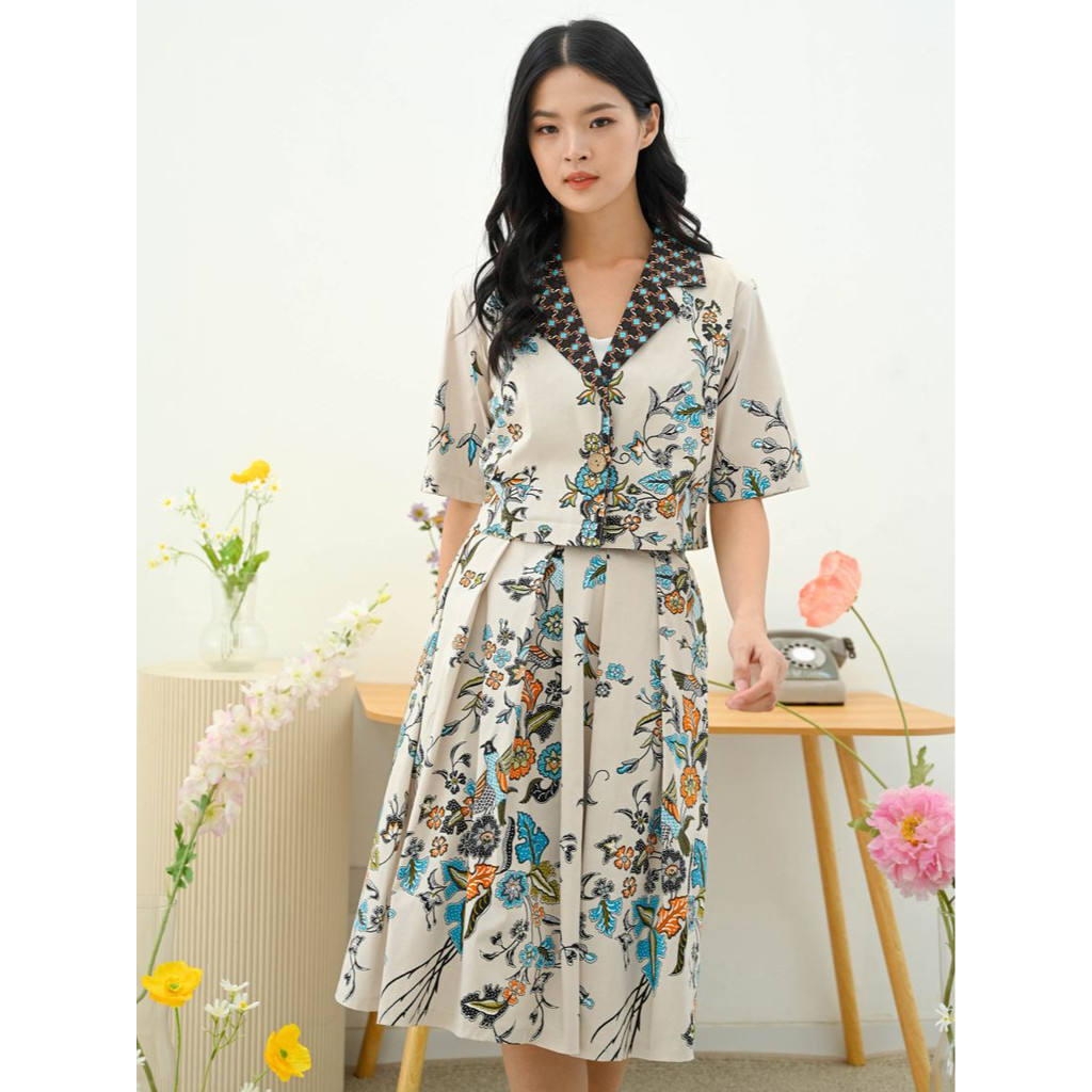 AZ 316 - Outer Batik Wanita / Blazer Batik Crop / Baju Batik / Atasan Batik/ Nuansa Batik/ Batik Etn