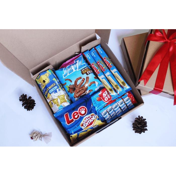 

Snack Box Tema Biru | Hampers Wisuda | Hampers Sempro | Gift Box - Large
