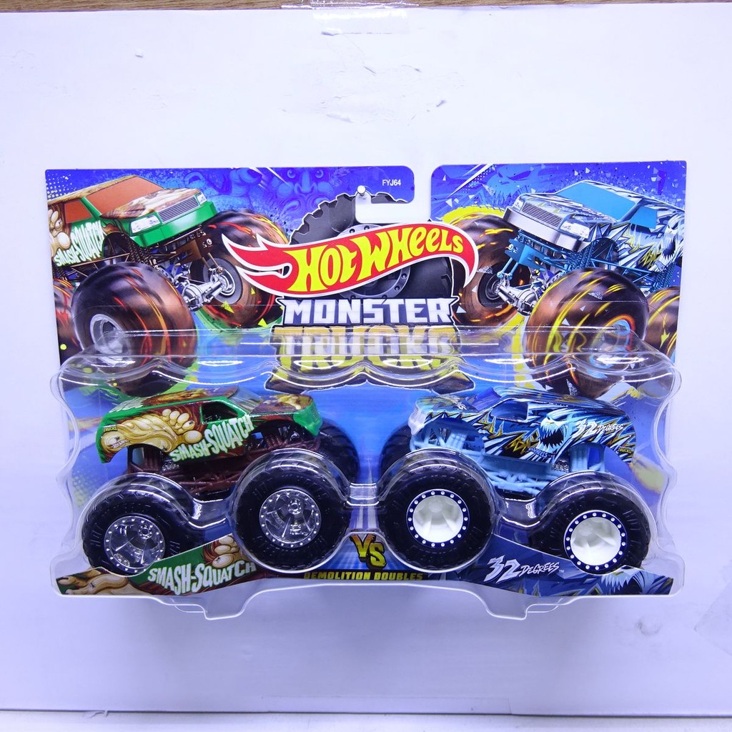 Hot Wheels Monster Trucks Smash Squatch vs 32 Degrees