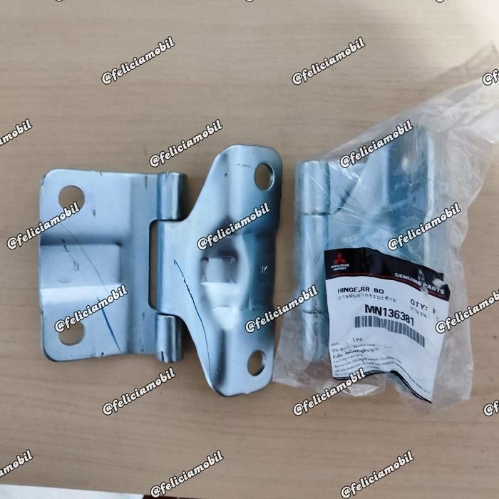 Engsel Pintu Bak Belakang Triton MN136381