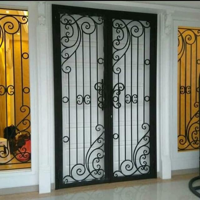 pintu double kassa nyamuk dan tralis jendela klasik