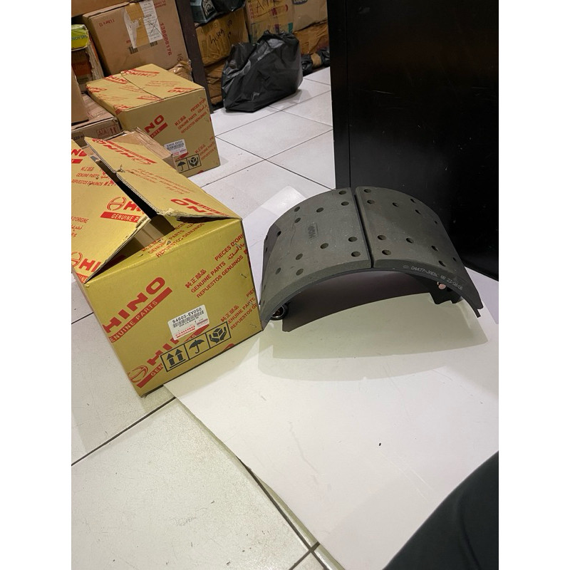 S4605-EV050 BRAKE SHOE RR/KAMPAS REM BELAKANG HINO500