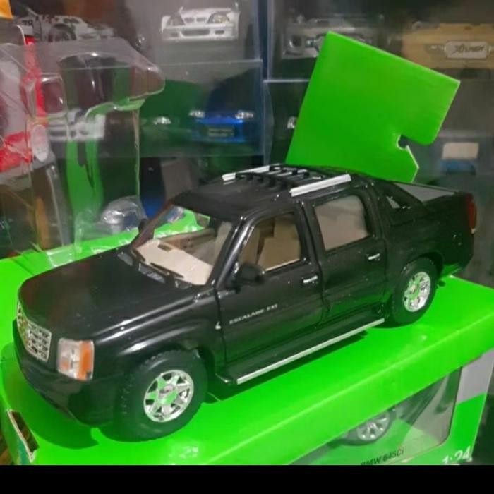 Diecast Welly Skala 1:24 Cadillac Escalade EXT 2002 Baru Bukan Bekas Komplit ANS99