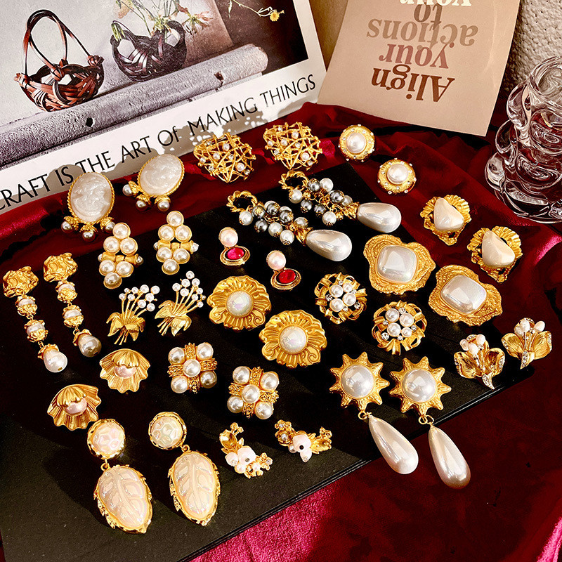 Anting mutiara emas, anting pejantan mutiara berpohon, tidak ada klip telinga yang ditindik.