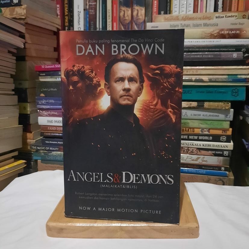 Angels & Demons - Dan Brown