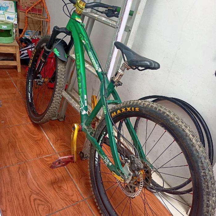 sepeda Polygon cozmic dx 40 dirt jump freestyle ukuran medium seken