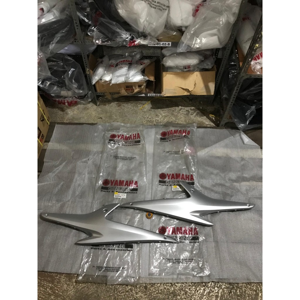 COVER DELTABOX/BODI TENGAH YAMAHA AEROX OLD 155 SILVER ORIIGNAL YGP