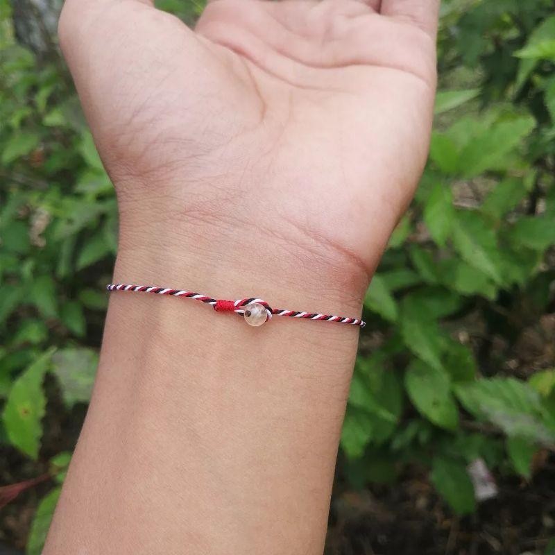 gelang tridatu minimalis batu rambut sedana, batu kuning, hijau, putih, merah