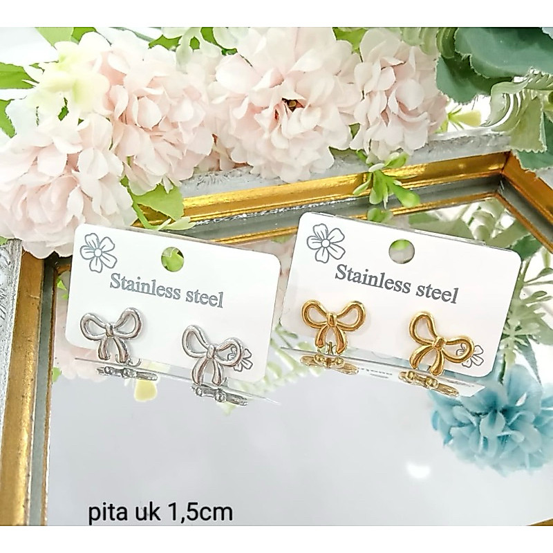 Anting tusuk pita titanium