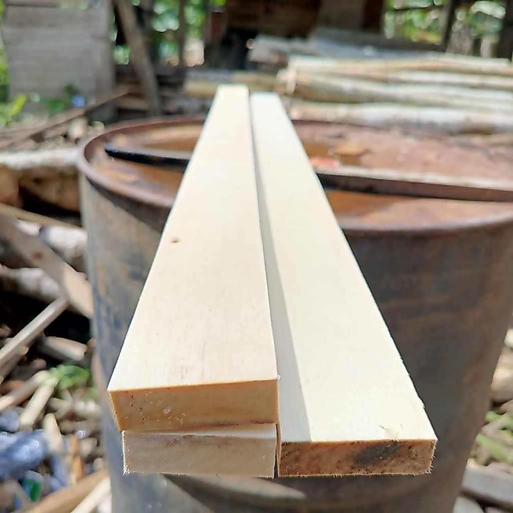Kayu List Tipis 1,5x5x100cm sudah di serut halus
