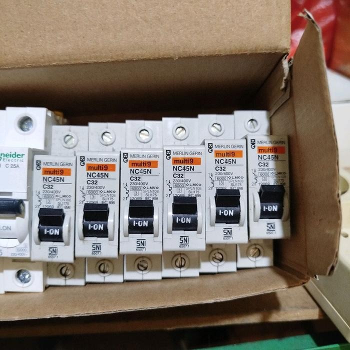 READY mcb 1P 32A/C32 merlin gerin NC45N