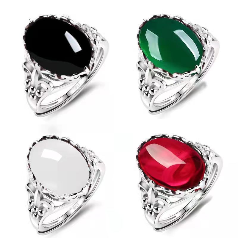 Simulasi batu akik hijau bertatahkan cincin kristal batu permata zamrud wanita pembukaan jari telunj