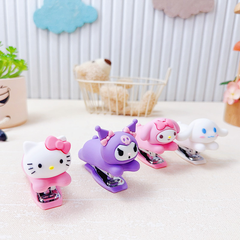

( OTH1333 ) (DIJUAL SATUAN ) (KIDS) Stapler / staples mini anak 3D - sanrio melody kuromi cinnamoroll hello kitty - pink merah muda purple ungu white putih