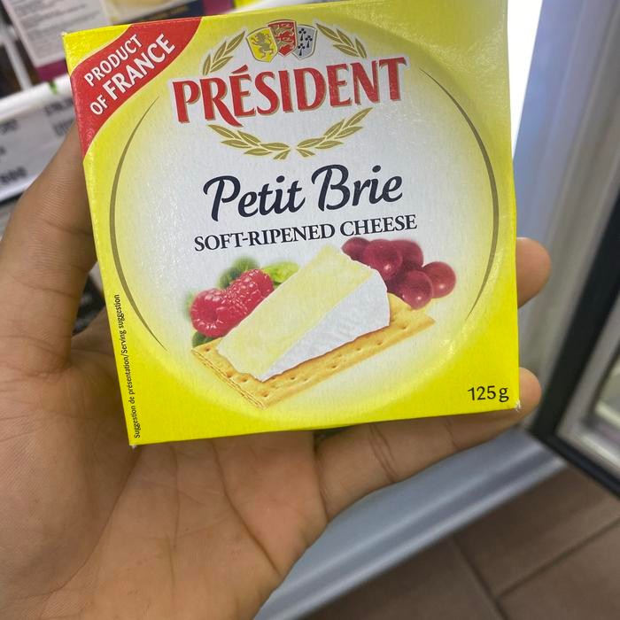 

president petit briesoft-ripened cheese / keju petit brie 120grm