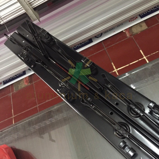 GERISAL Rangka jendela kaca nako (GLASS LOUVRE FRAME) 5 daun, 6 daun, 7 daun bahan besi warna hitam