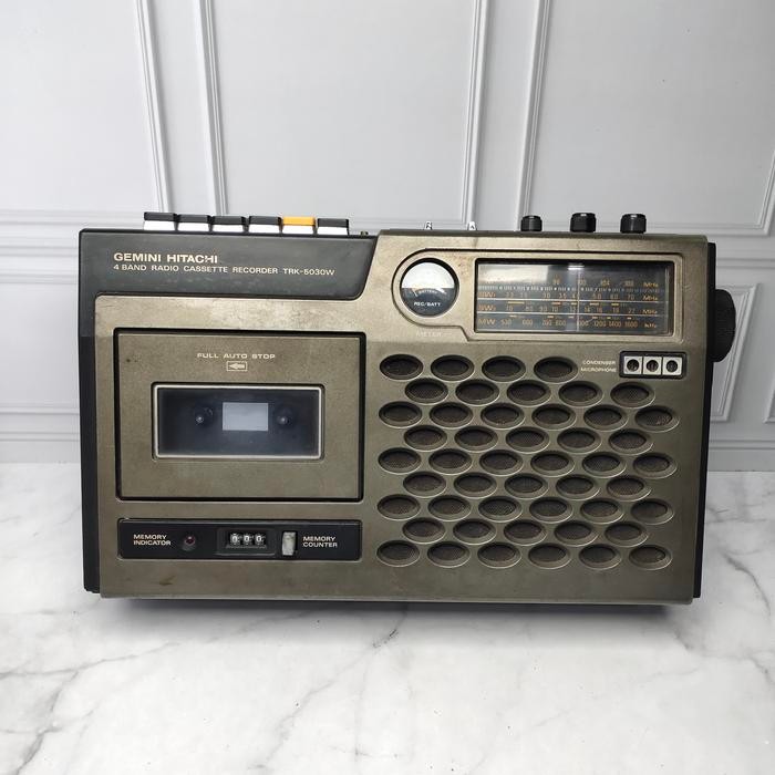 Hitachi TRK-5030W 1975 4 Band Radio Cassette Recorder Vintage