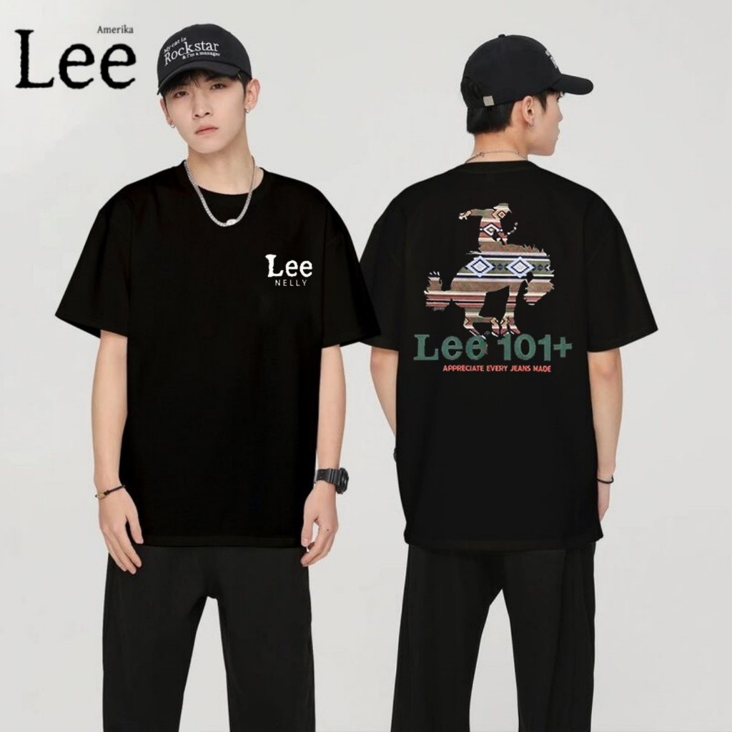 LEE Kaos Lee Pria Hitam Oversize, Desain “Lee” di Depan & “Lee 101+” dengan Motif di Belakang