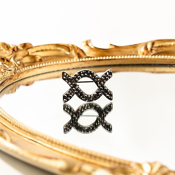 Wearing Klamby - Alice Brooch Black