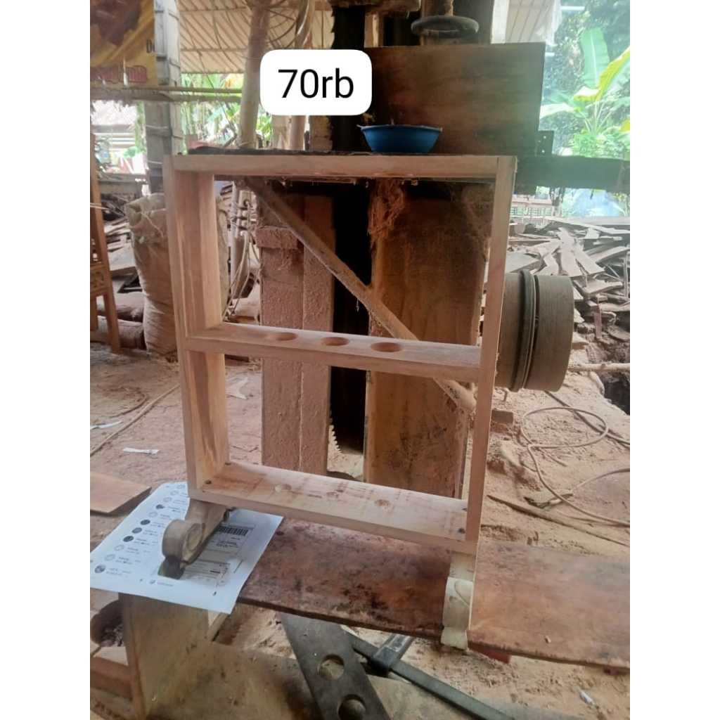 jagrak pusaka tumbak isi 3 menatahan kayu mahoni