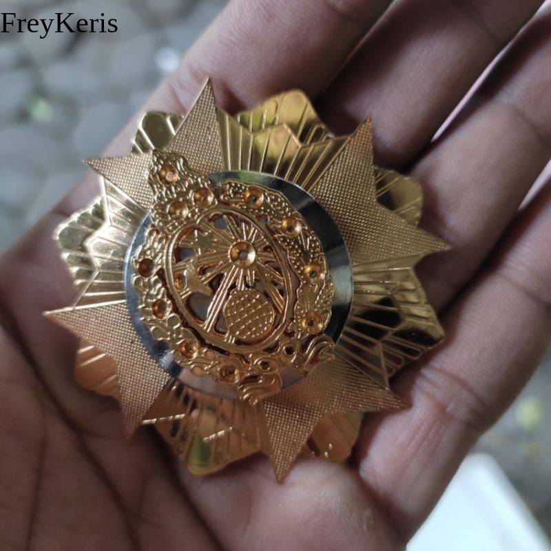 Bross Pin Logo Keraton Solo Model Tumpuk Hias Batu Mulia FR9