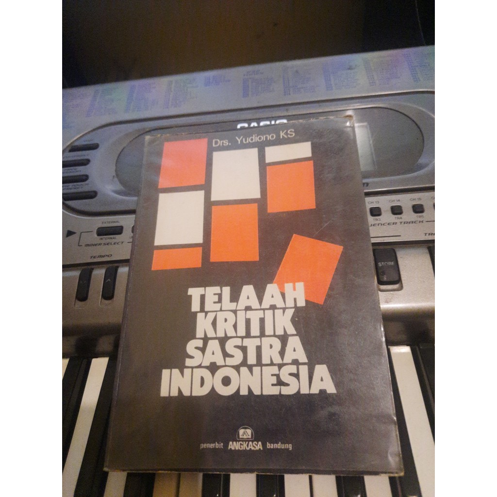 Telaah Kritik Sastra Indonesia karya Yudiono K.S