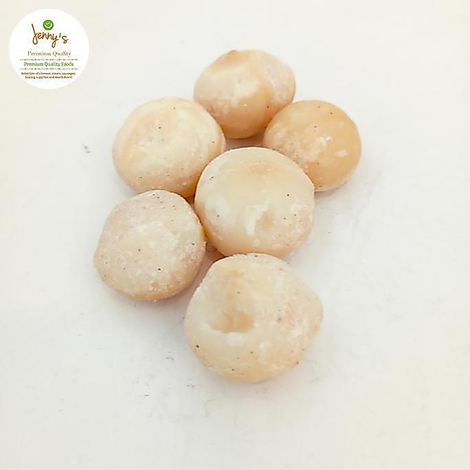 Macadamia nuts (kacang macadamia)