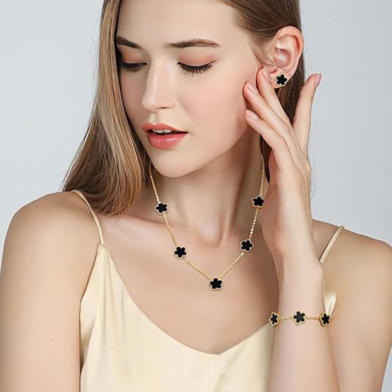 Set Perhiasan Wanita Jewelry Set Aksesori Kalung Subang Gelang Titanium Bunga Clover Vintage Cantik 
