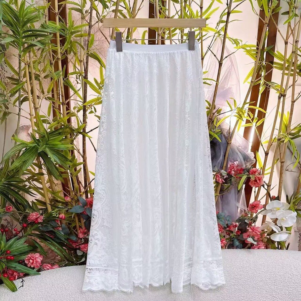 Rok renda setengah untuk wanita, rok putih panjang berlipit.
