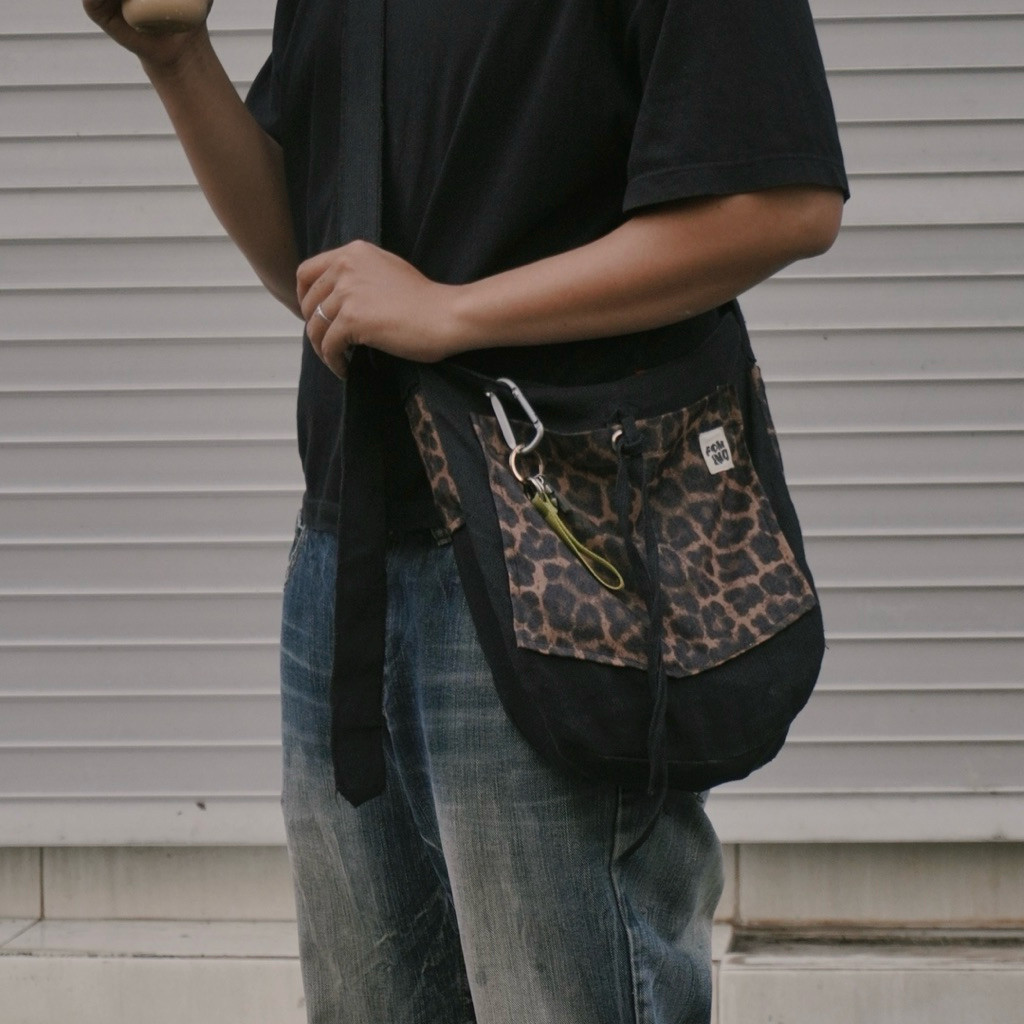 HEGEMAN.SHOP FOMIND GOMA BAG - Tas Selempang Pria Tas Selempang Motif Leopard