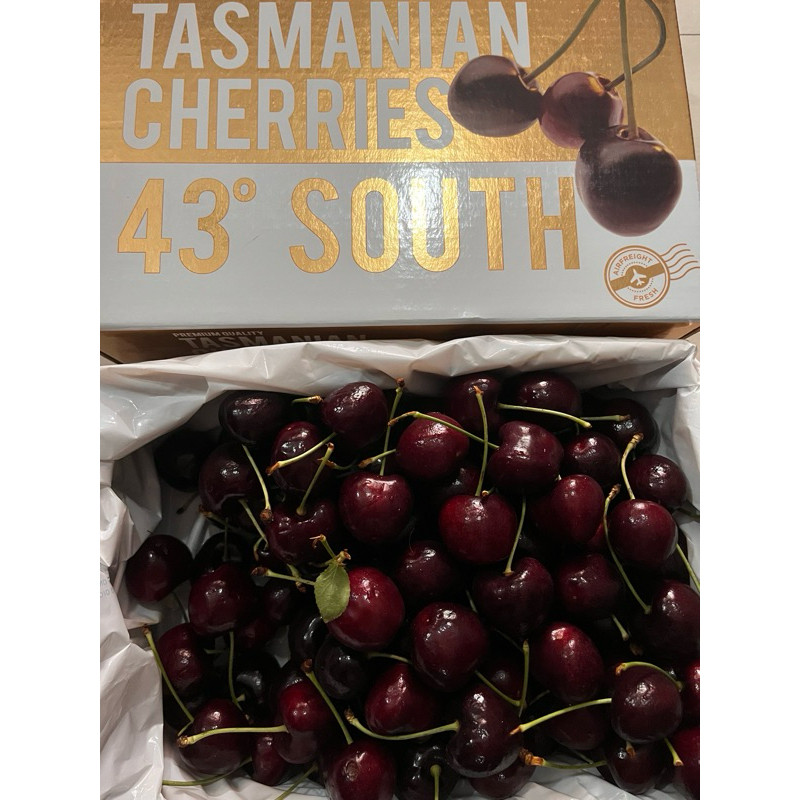 

Fresh Cherry Tazmanian gold Jumbo size 32-34 mm import manis enak (bukan frozen)