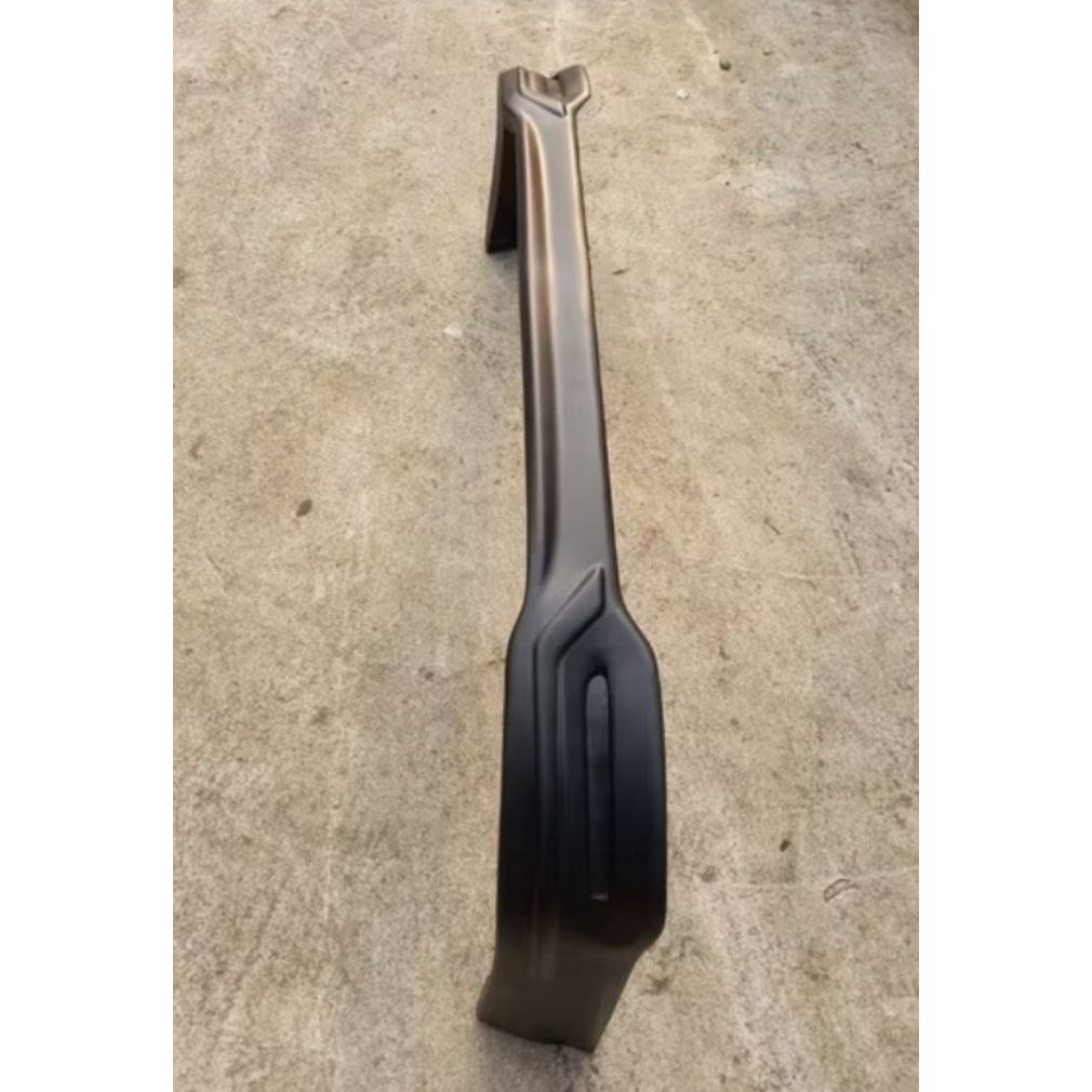 asesoris bodykit calya sigra model venturer belakang Warna Dasar hitam doff Grade-A