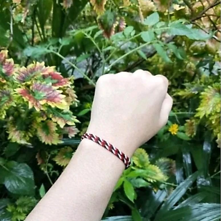 2 pcs Gelang Tridatu Asli Khas Bali/Gelang keberuntungan Khas Bali