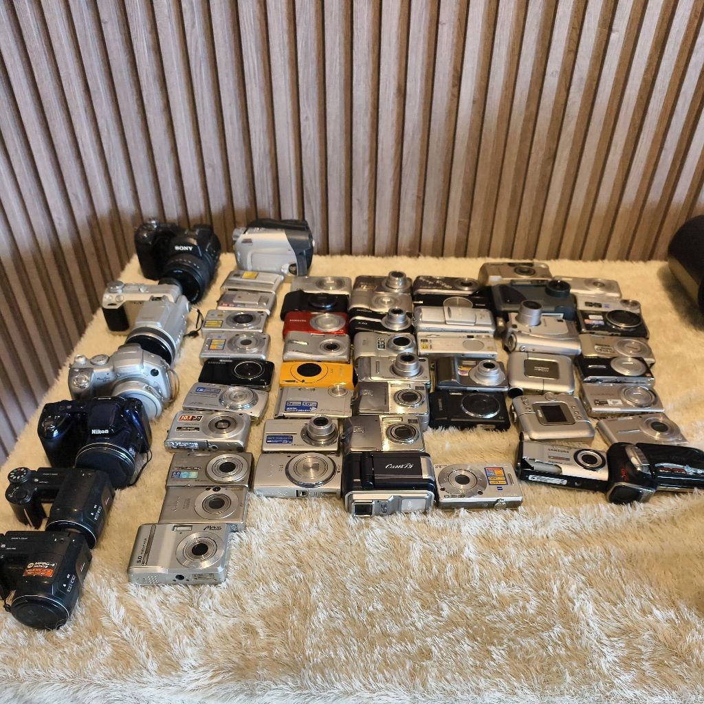 

KAMERA DIGITAL DIGICAM BEKAS KONDISI RUSAK, SPARE PART, GAMBLING, TIDAK BISA MENYALA