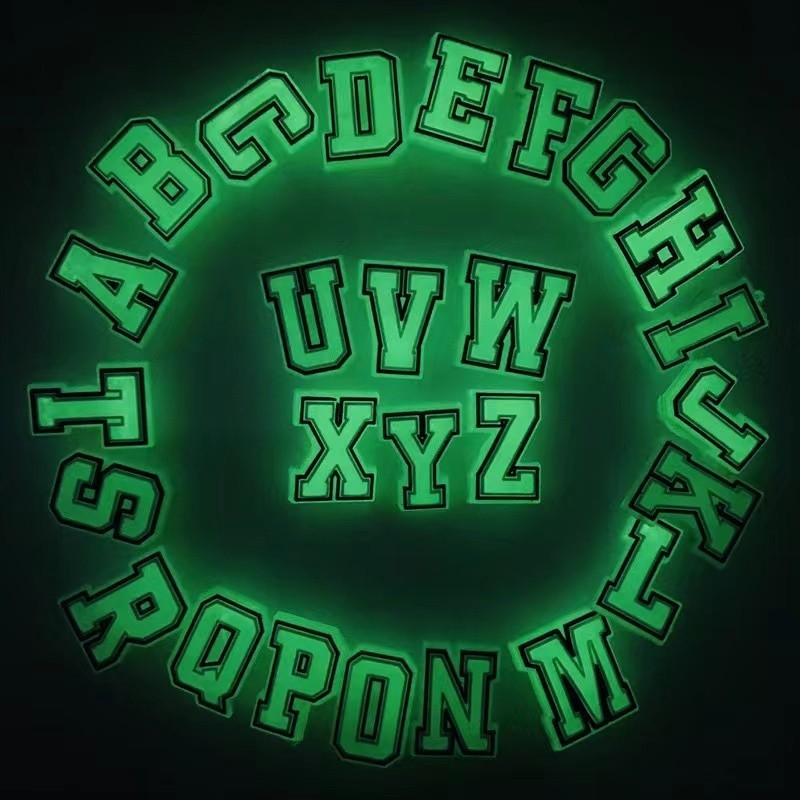 Charms Jibbitz Crocs Huruf Pin Sandal Glow In The Dark