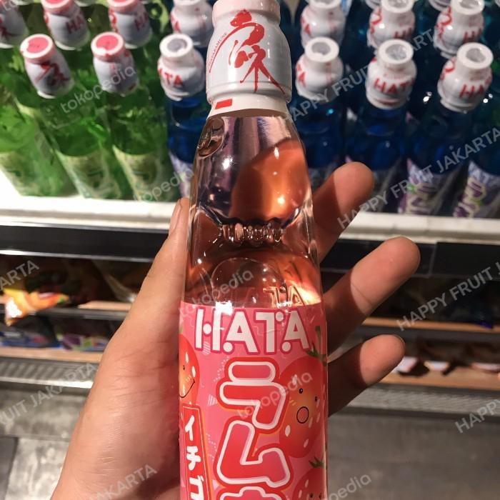 

Hata ramune rasa strawberry |minuman bercabonasi rasa strawberry 200ml