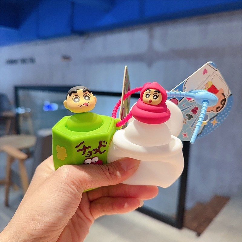 

Kartun dekompresi silikon asli premium mainan crayon sinchan kotak / gantungan kunci tas lucu liontin kecil / souvenir pesta / souvenir premium / gantungan