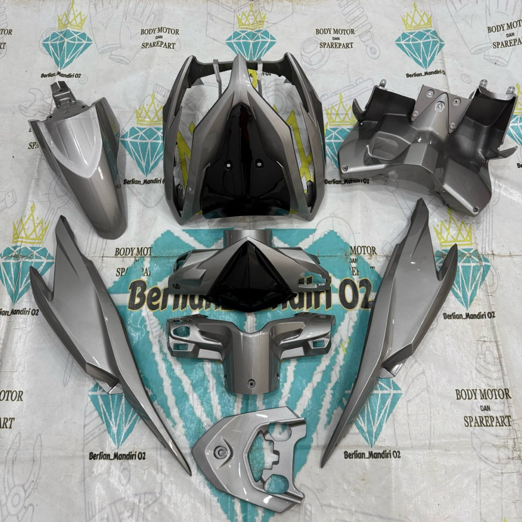 COVER FULL BODY HALUS HONDA VARIO 125 OLD KZR VARIAN COSTME WARNA SILVER STONE